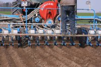  Precyzyjny wysiew - podciśnieniowe i nadciśnieniowe rozwiązania pneumatyczne w siewnikach warzyw