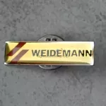 Kolkcjonerska przypinka w kształcie logo Wieidemann