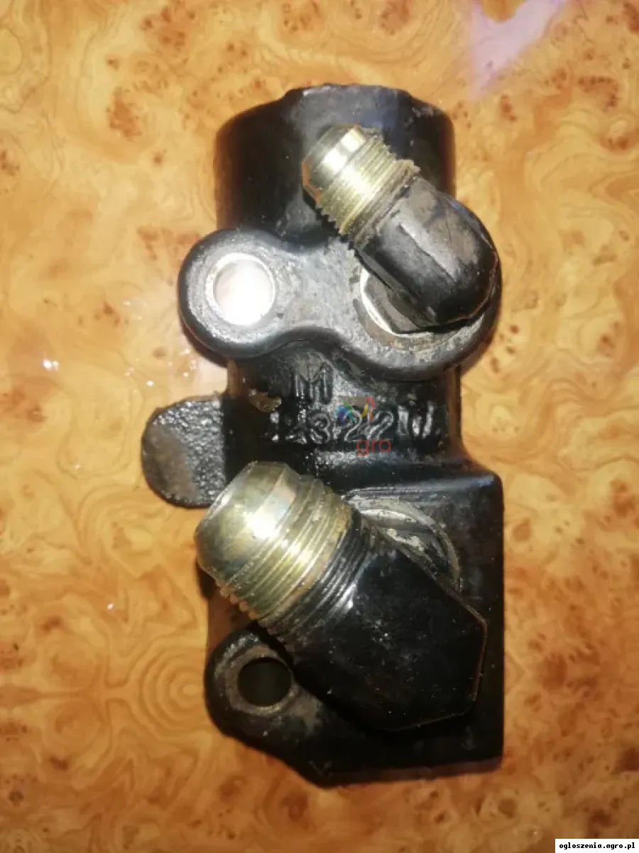 Zawór CASE: CX 80, CX 90, CX 100, C50, C60, C70, C80, C90, MCCORMICK