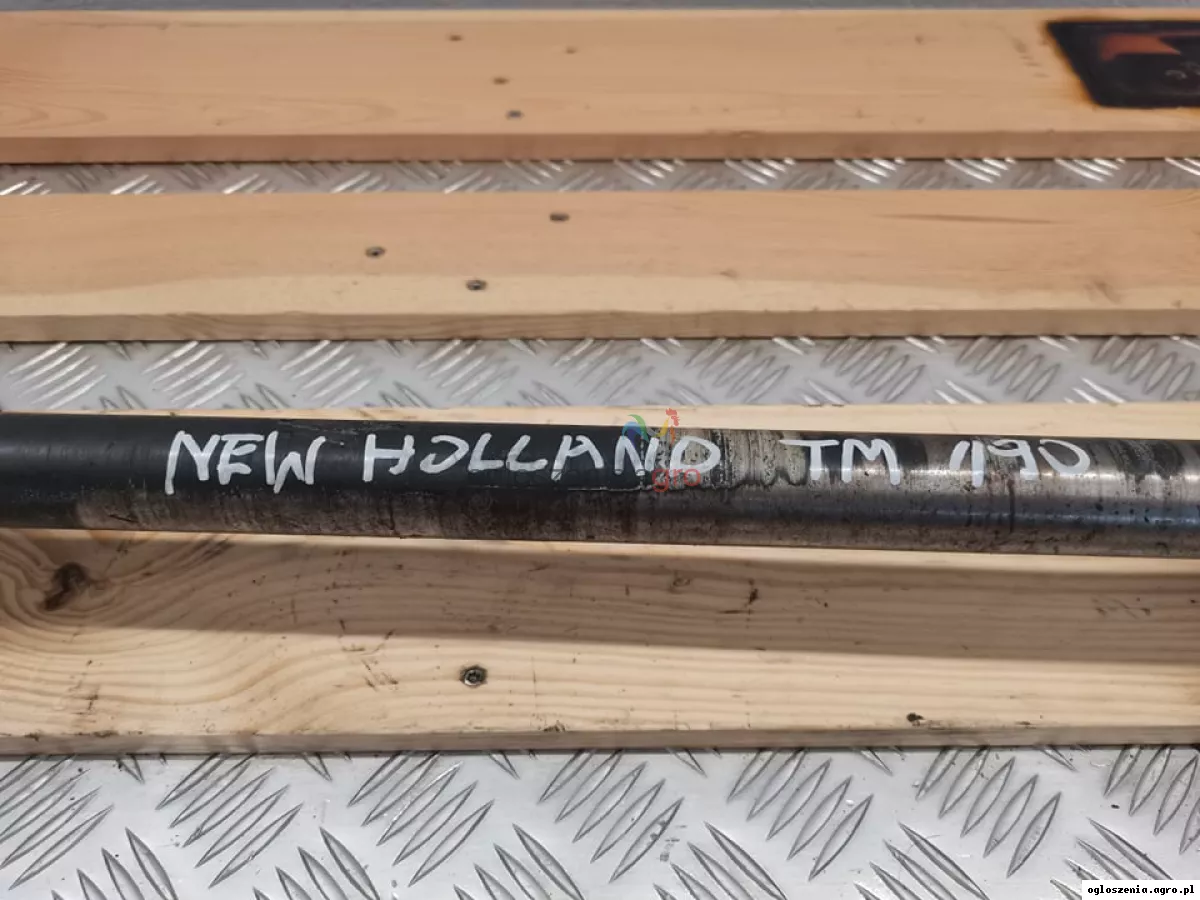 New Holland TM 190 {Wałek napędowy ośi przedniej} 