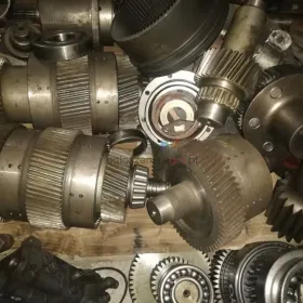 Części skrzyni biegów wałki,kosze,koła zębate Massey Ferguson 9240