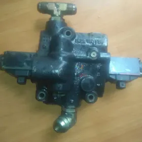 Rozdzielacz podnośnika EHR Massey Ferguson 3080,3090,3125,3680,3690