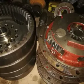 Układ planetarny osi Massey Ferguson 3080,3085,3090,3095,3115,3125