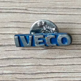 Kolkcjonerska unikatowa przypinka w kształcie logo IVECO