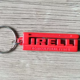 Kolekcjonerski breloczek do kluczy w kształcie logo PIRELLI