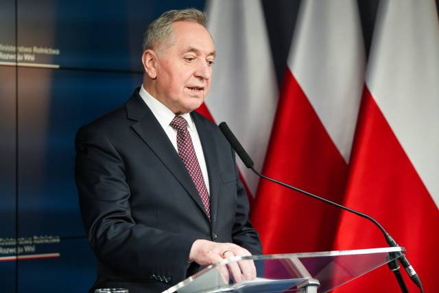 Zgrabiarki McHale z centralnym odkładaniem pokosu